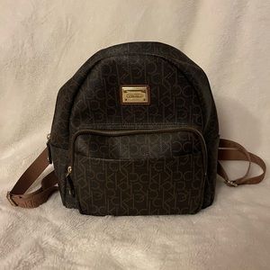 Small Calvin Klein backpack. Color: Dark brown/Khaki/Gold
